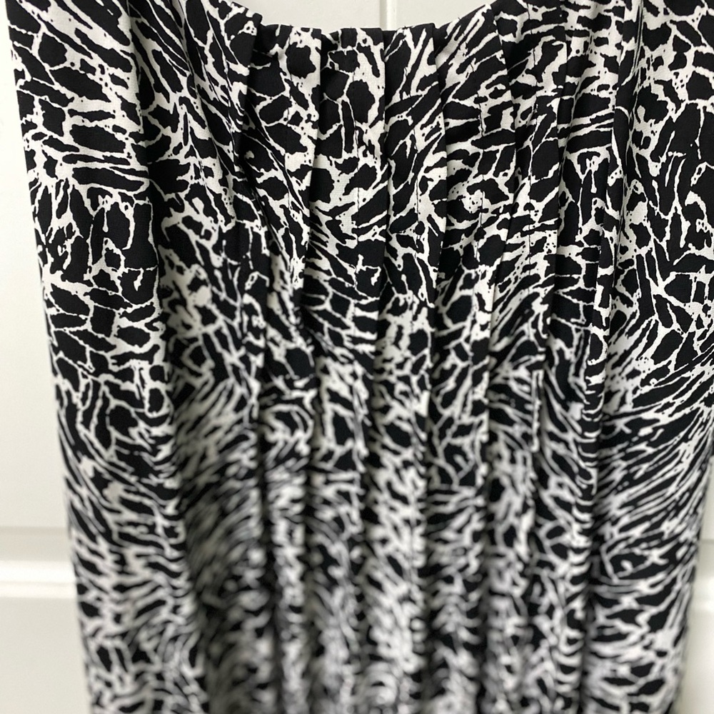 Maxi for summer nights, in perfect condition. Pleated front is adorable.